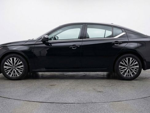 Used 2025 Nissan Altima 2.5 SV image 5