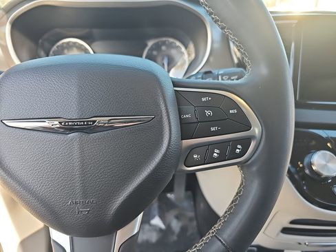 Certified 2023 Chrysler Pacifica Touring-L FWD image 20