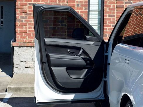 Used 2024 Land Rover Range Rover Sport SE image 17