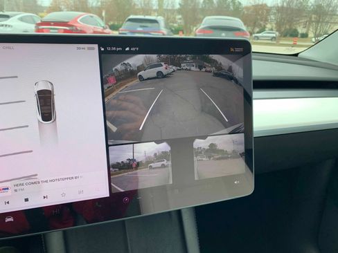 Used 2022 Tesla Model Y Long Range image 26