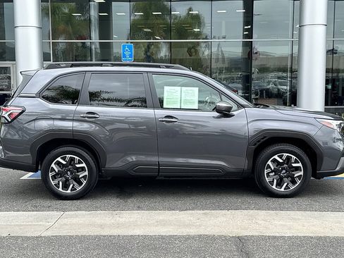 Certified 2025 Subaru Forester Premium AWD/4WD image 3
