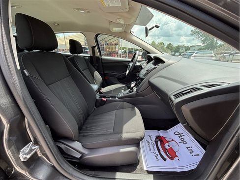 Used 2018 Ford Focus SE FWD image 30