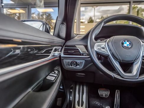 Used 2019 BMW 740i w/ M Sport Package RWD image 27