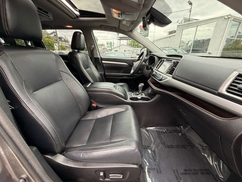 Used 2018 Toyota Highlander XLE w/ Protection Package #3 AWD/4WD image 33