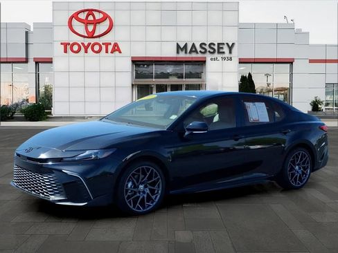 Used 2025 Toyota Camry SE w/ Convenience Package FWD image 7