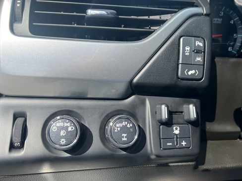 Used 2019 Chevrolet Suburban Premier image 32