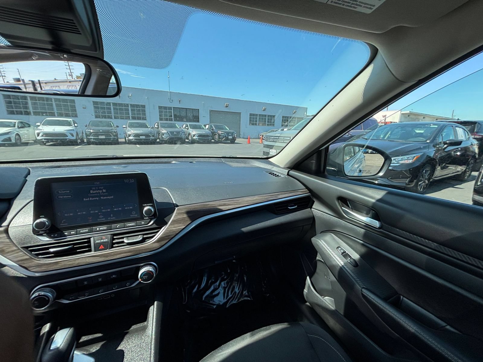 Used 2025 Nissan Altima 2.5 SV FWD image 34