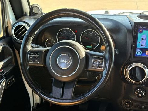 Used 2012 Jeep Wrangler Unlimited Rubicon w/ Dual Top Group AWD/4WD image 14