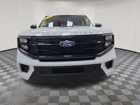 Used 2025 Ford Expedition Active AWD/4WD image 5