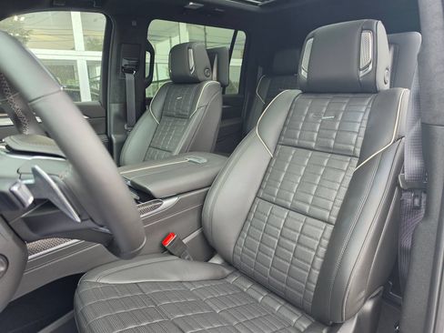 Used 2026 Cadillac Escalade ESV V AWD/4WD image 12