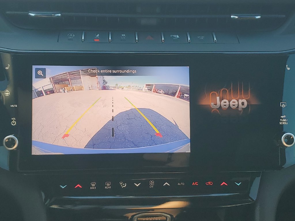 Used 2026 Jeep Grand Cherokee Altitude RWD image 17