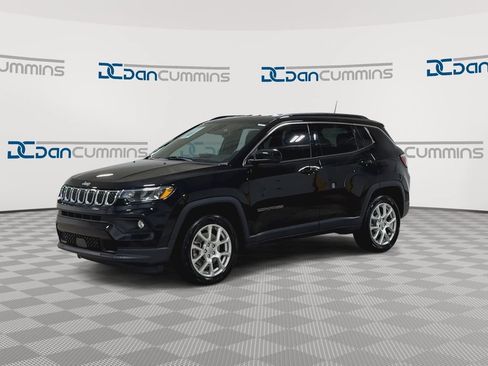 Used 2023 Jeep Compass Latitude AWD/4WD image 4