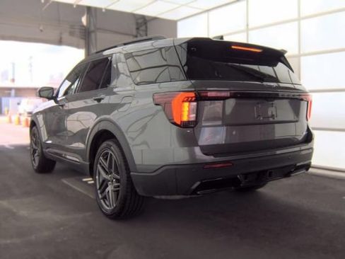 Used 2025 Ford Explorer ST-Line w/ ST-Line Street Pack AWD/4WD image 2