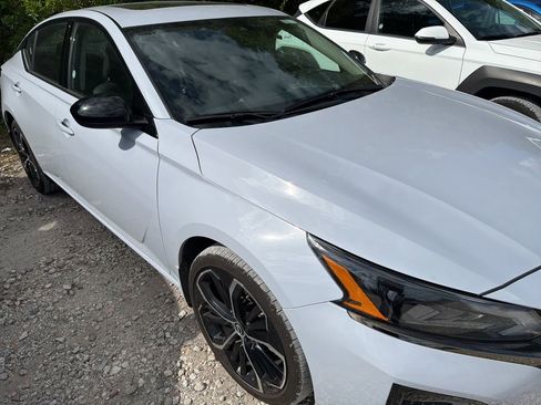 Used 2025 Nissan Altima 2.5 SR w/ SR Premium Package AWD/4WD image 9