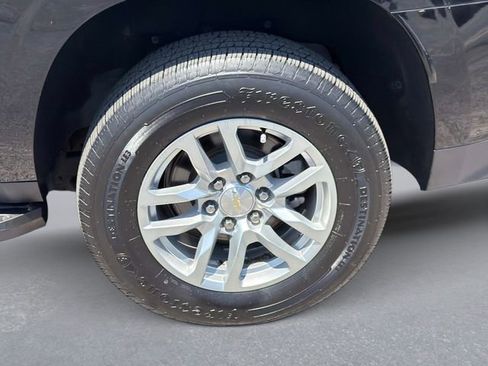 Used 2021 Chevrolet Suburban LT AWD/4WD image 10