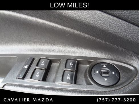 Used 2017 Ford Escape SE FWD image 16