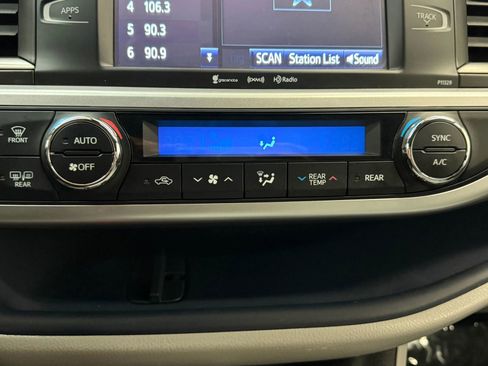 Used 2017 Toyota Highlander Plus image 36