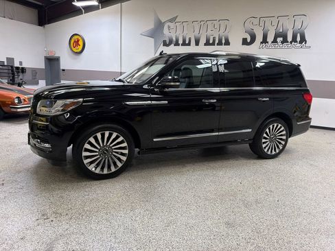 Used 2018 Lincoln Navigator Reserve w/ Technology Package AWD/4WD image 2