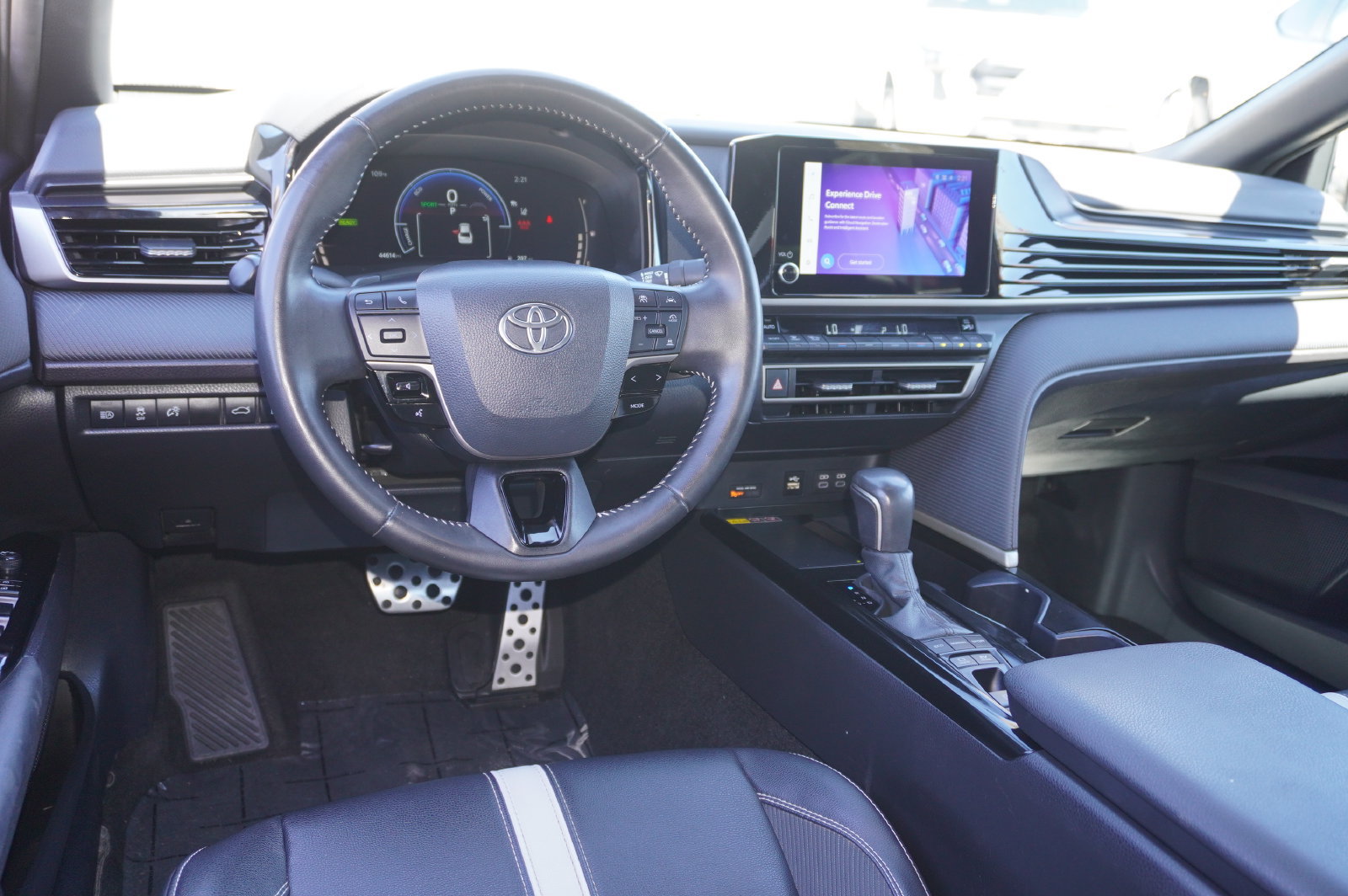 Certified 2025 Toyota Camry SE FWD image 10