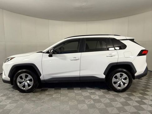 Used 2019 Toyota RAV4 LE image 3