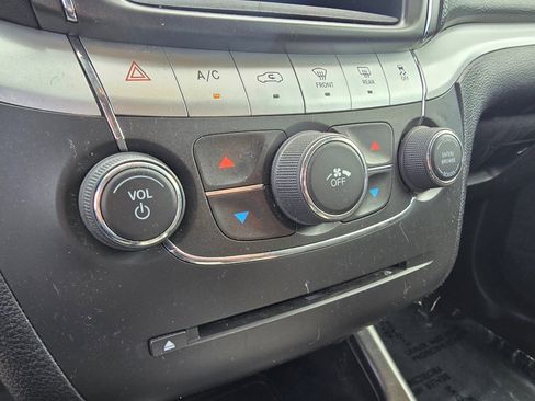 Used 2020 Dodge Journey SE FWD image 19