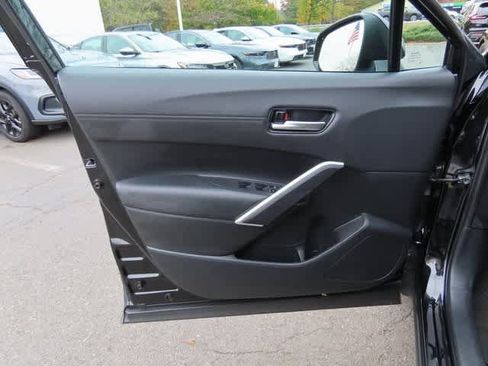 Used 2024 Toyota Corolla Cross XLE image 15