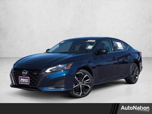 Used 2023 Nissan Altima 2.5 SR w/ SR Premium Package image 1