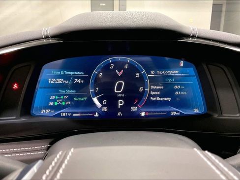 Used 2025 Chevrolet Corvette Stingray Preferred Cpe RWD image 11