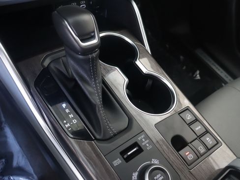Used 2023 Toyota Highlander Limited image 9