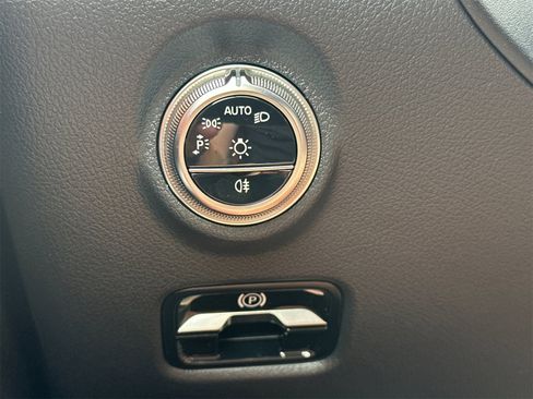 New 2025 Mercedes-Benz C 300 4MATIC Sedan image 29