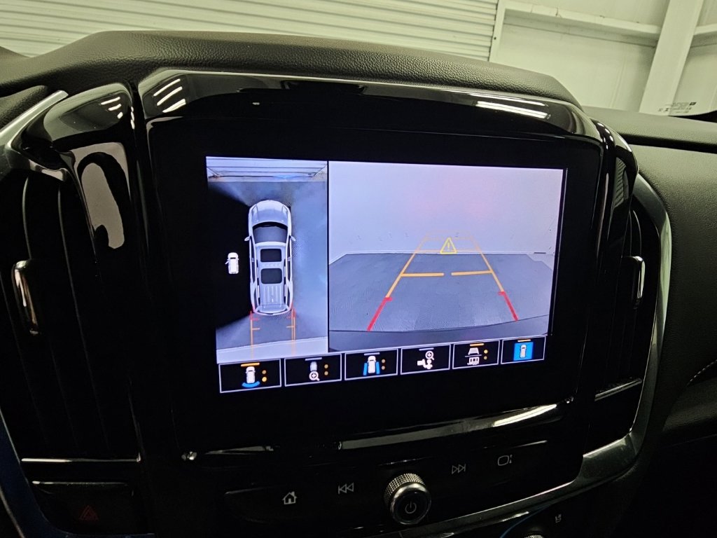 Used 2023 Chevrolet Traverse Premier FWD image 20
