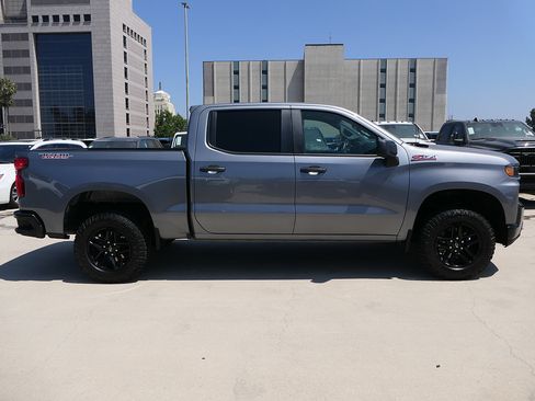 Used 2021 Chevrolet Silverado 1500 Custom Trail Boss w/ LPO, Dark Essentials Package AWD/4WD image 2