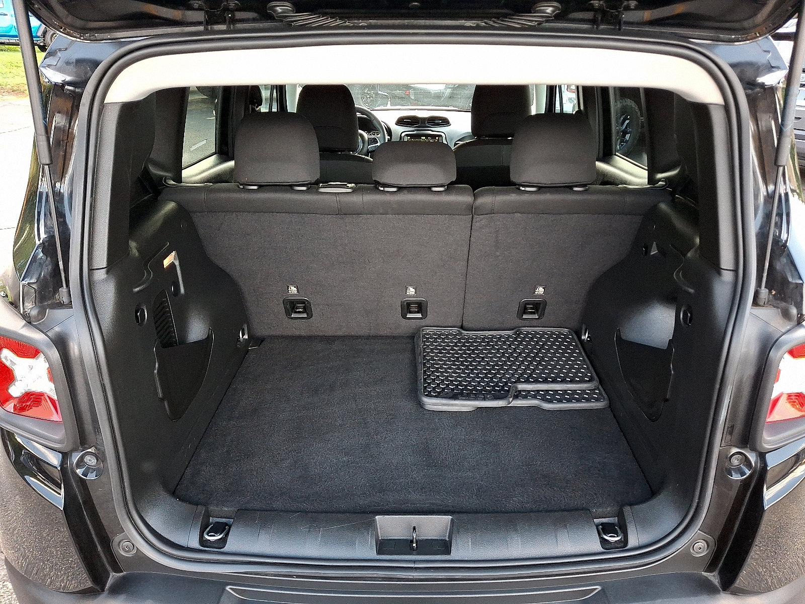 Certified 2023 Jeep Renegade Latitude AWD/4WD image 28