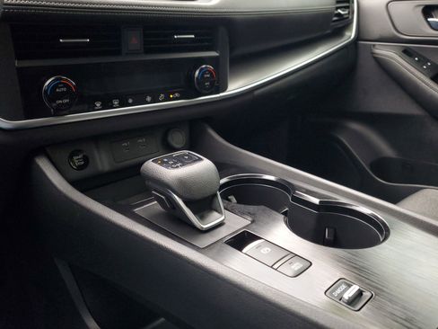 Certified 2024 Nissan Rogue SV image 27