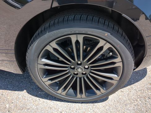 New 2026 Land Rover Range Rover Velar Dynamic SE image 32