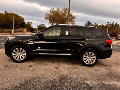 Used 2021 Ford Explorer King Ranch w/ Premium Technology Package image 4
