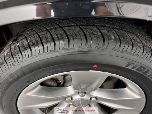 Used 2016 Dodge Challenger SXT image 18