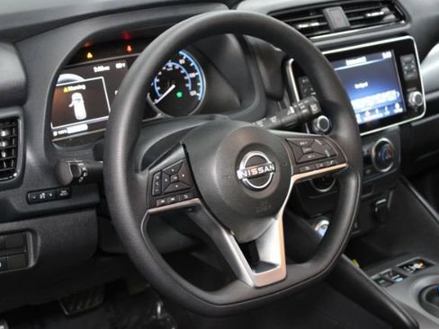 Used 2024 Nissan Leaf S image 12
