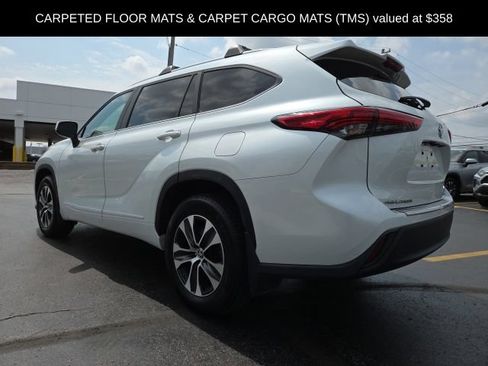 Used 2023 Toyota Highlander XLE AWD/4WD image 6