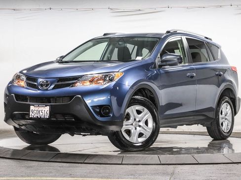 Used 2014 Toyota RAV4 LE FWD image 1