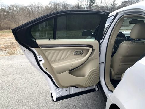 Used 2018 Ford Taurus Limited w/ Driver Assist Package image 27