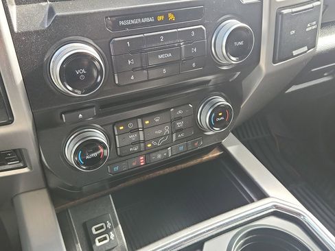 Used 2017 Ford F350 Platinum w/ Platinum Ultimate Package image 26