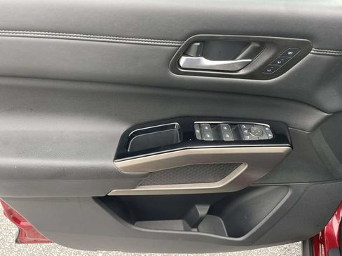 Used 2025 Nissan Pathfinder Platinum FWD image 18