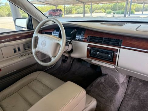 Used 1994 Cadillac De Ville Sedan image 32