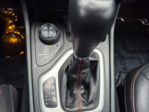 Used 2015 Jeep Cherokee Trailhawk w/ Leather Interior Group image 23