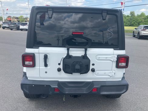 Used 2020 Jeep Wrangler Unlimited Sahara AWD/4WD image 6