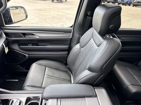 New 2026 Jeep Grand Wagoneer 4WD image 32