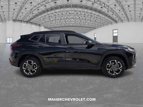 Used 2024 Chevrolet Trax LT image 8