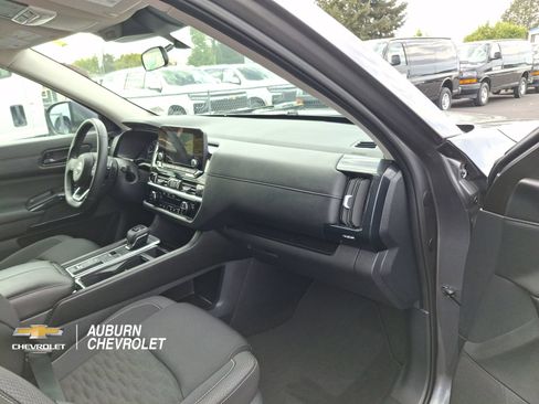 Used 2025 Nissan Pathfinder SV FWD image 26
