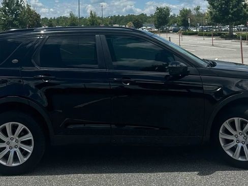 Used 2018 Land Rover Discovery Sport SE AWD/4WD image 4